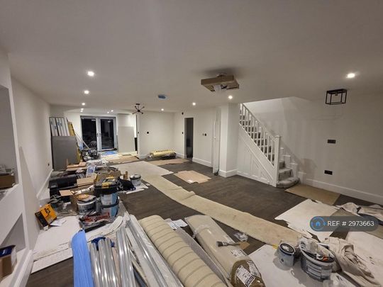 3 bedroom end of terrace house to rent - Photo 1