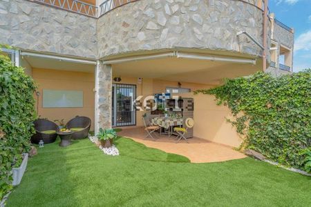 Alquiler de piso en Calle Sierra de Cazorla - Photo 2