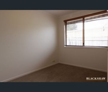 8 Steel Place, Queanbeyan, NSW 2620 - Photo 2