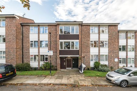 Scrutton Close, Hydefarm Estate, SW12, London - Photo 2