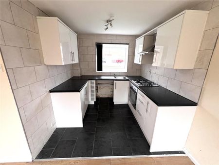 3 bedroom semi-detached house to rent - Photo 5