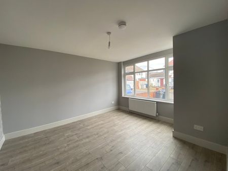 4 Bed Semi-Detached House, Nettleden Avenue, HA9 - Photo 3