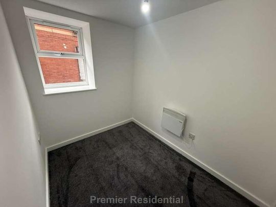 Stand Lane, Radcliffe, M26 - Photo 1