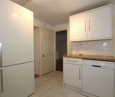 3 bedroom Terraced House to let - Photo 3