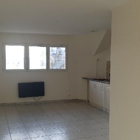 Location Appartement 1 pièce 27m² MONTFERMEIL 93370 - Photo 1