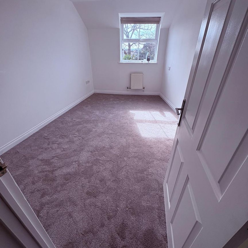Arklay Close, Uxbridge, UB8 3WP - Photo 1