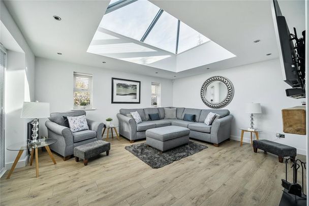 5 bedroom detached house to rent - Photo 1