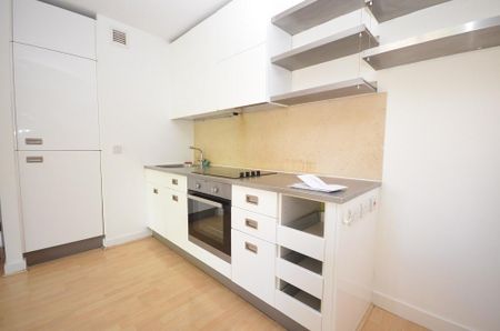 1 bedroom flat to rent - Photo 2
