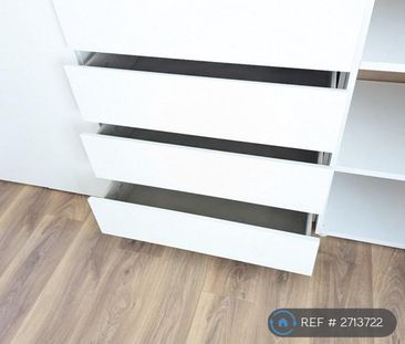 1 bedroom in a flat share to rent - Photo 4