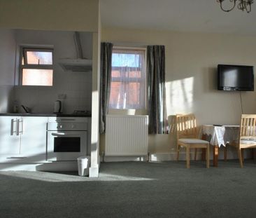 Studio to rent - Photo 5