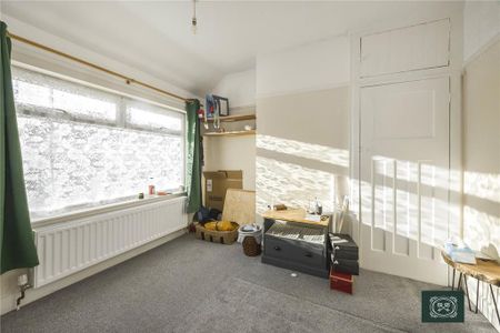 4 bedroom end of terrace house to rent - Photo 5