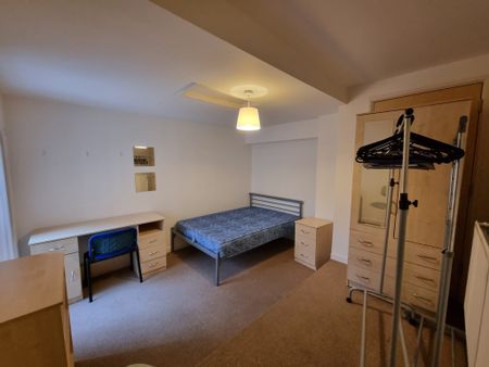 8 Bed Student Accommodation - Photo 5