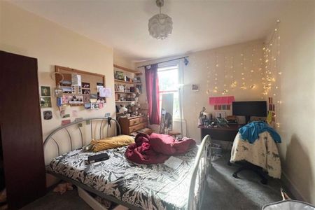 6 bedroom detached house to rent - Photo 2