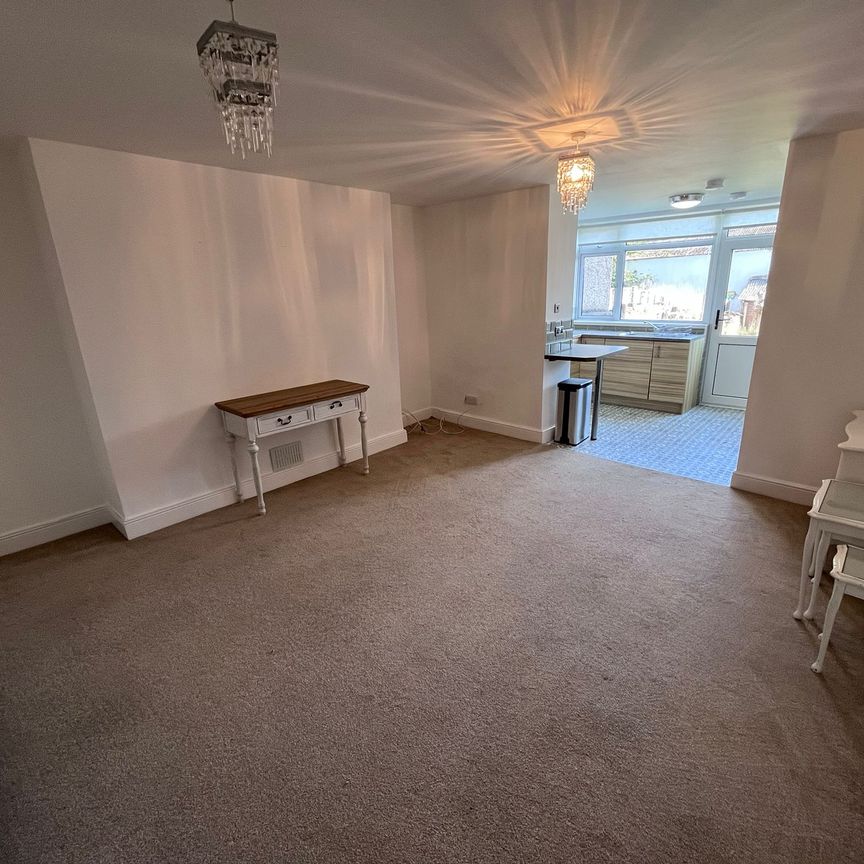 Basement Flat, Walter Road, Swansea. SA1 5PY - Photo 1