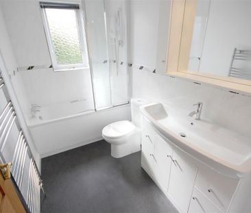 2 Bedroom House - Mid Terrace To Let - Photo 3