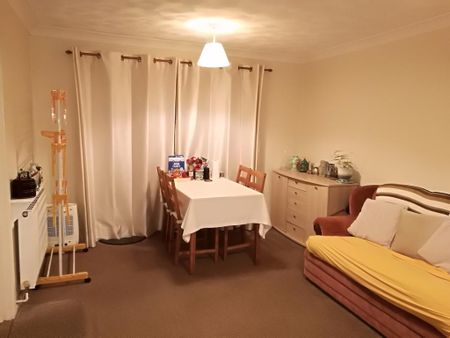 1 bedroom in a house share to rent - Photo 5