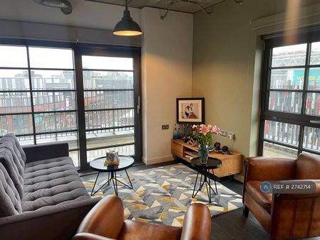 1 bedroom in a flat share to rent - Photo 2