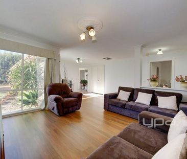 GREAT FAMILY HOME IN A SUPERB LOCATION! - Photo 3