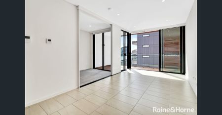 Furnished 1 Bedroom Apartment with Premium Designer Finishes - Photo 2