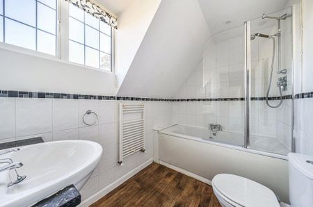 4 bedroom semi-detached house to rent - Photo 3