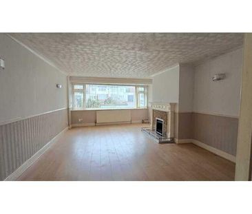 4 bedroom detached house to rent - Photo 2
