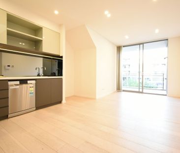 "Industry" Newtown One Bedroom + Huge Size Private Roof Top - Photo 4