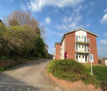 A well presented one bedroom property a short walk from the Down an... - Photo 2