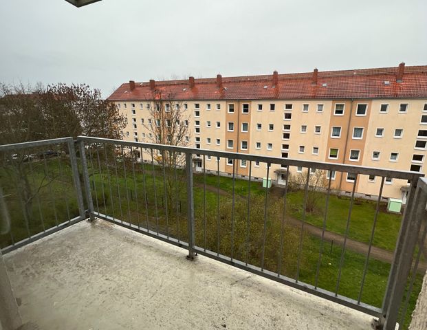 Familien und WGs aufgepasst! Schöne 3-RW mit Balkon zu vermieten! - Foto 1