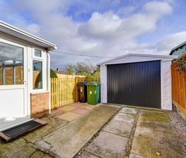 3 bedroom semi-detached bungalow to rent - Photo 4