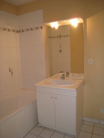 Location Appartement 2 pièces 36m² ORLEANS 45000 - Photo 4