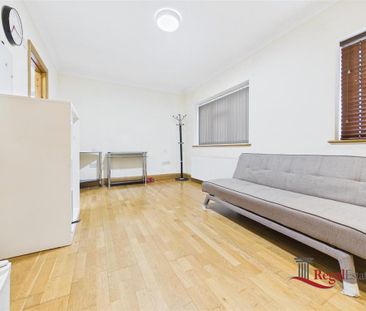 House share to rent - Photo 1