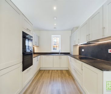 3 bedroom House in Coopers Hill, Bracknell - Photo 3