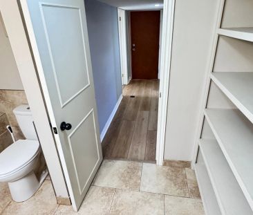 2048 Edinburgh Drive #Lower - Photo 6