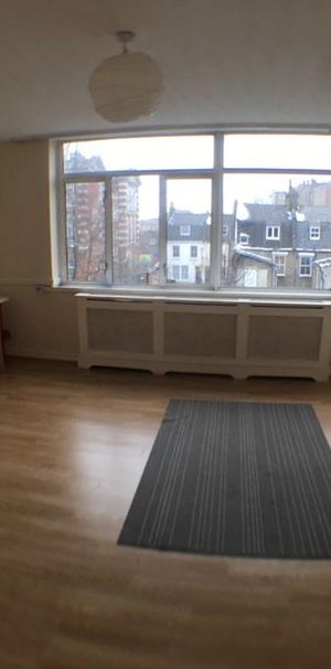 3 bedroom flat to rent - Photo 1