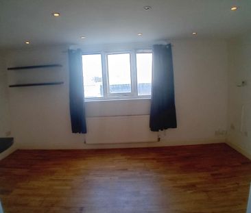 2 bedroom maisonette to rent - Photo 3