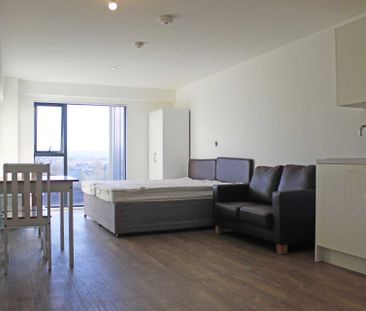 Cardinal Court, Oldham - Photo 4