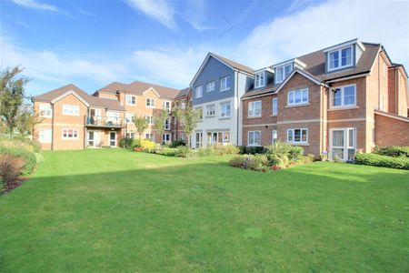 Astonia Lodge, Stevenage - Photo 3