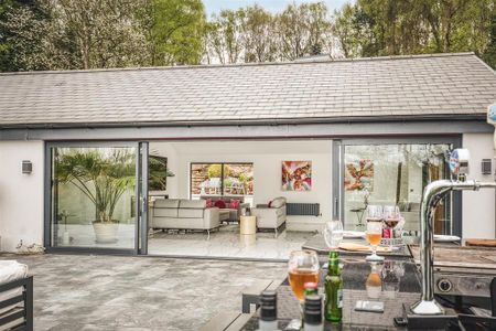 4 bedroom detached bungalow to rent - Photo 2