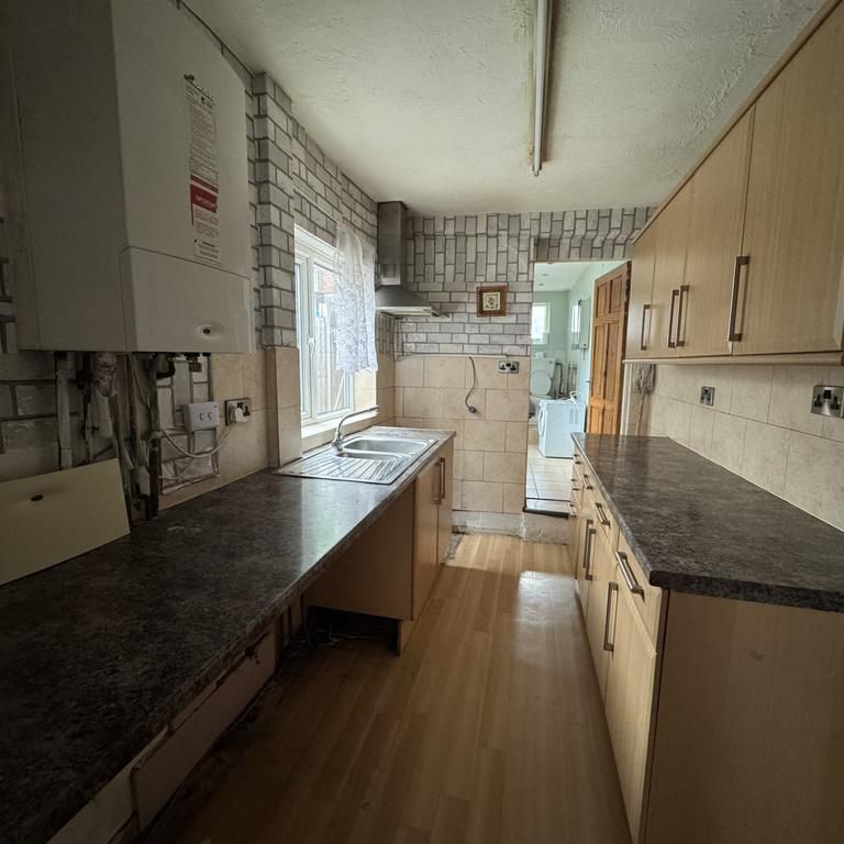 2 bedroom terraced house to rent - Photo 1