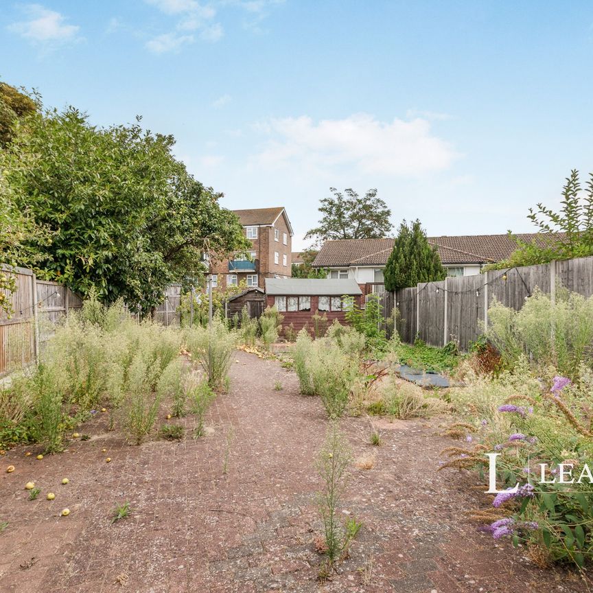 4 bedroom house to rent Simms Close, Carshalton, SM5 - Photo 1