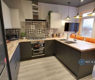 1 bedroom in a house share to rent - Photo 2