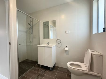 Lifestyle Living Steps from Shops, Cafés & the Foreshore - Photo 3