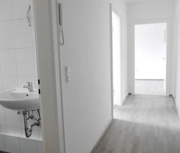 Schöne 2-Zimmer-Wohnung mit Tageslichtbad und Loggia in Hanau zu ve... - Photo 1