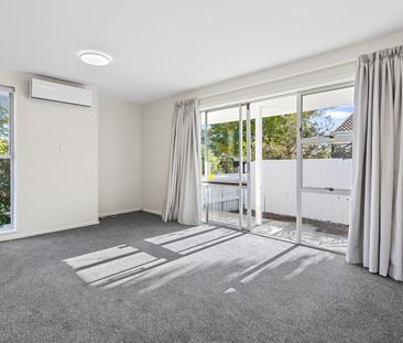Modernized 3 Bedroom Family Home - Photo 1