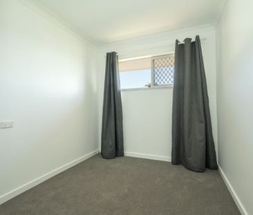 Family Home just a 2 Minute Walk from Centenary Heights State High - Photo 6