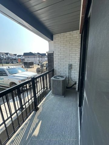 Condo Townhouse For Lease | X9363360 - Photo 5