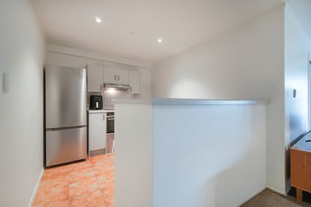 Sunny 1-Bedroom + Study Apartment with Car Park & Facilities - Photo 5