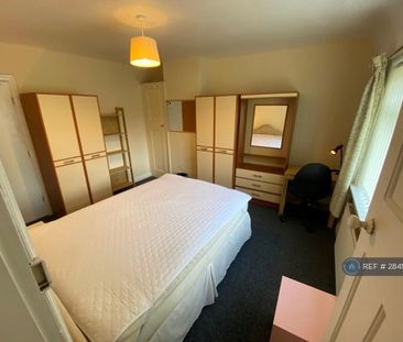 3 bedroom semi-detached house to rent - Photo 4