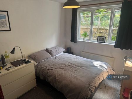 2 bedroom flat to rent - Photo 5