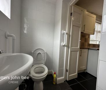 3 bedroom terraced house to rent - Photo 4